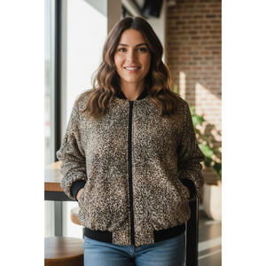 Casual Corner Women's 100% Silk Animal Print 2 Pocket Bomber Jacket Size Small